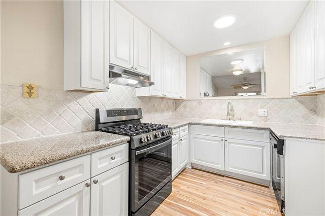 19231 Avenue Of The Oaks A, Newhall, CA 91321