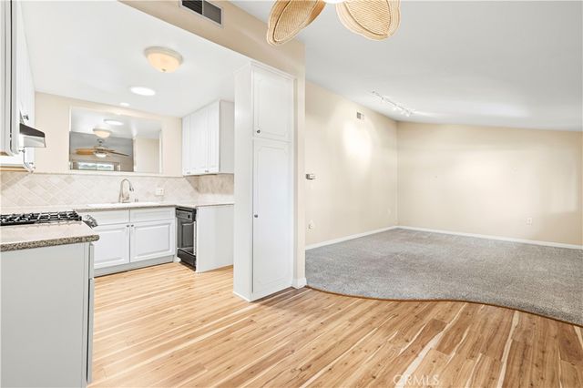 19231 Avenue Of The Oaks A, Newhall, CA 91321