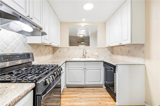 19231 Avenue Of The Oaks A, Newhall, CA 91321