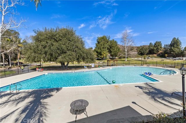 19231 Avenue Of The Oaks A, Newhall, CA 91321