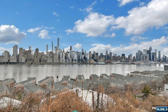 21 66th Street 1, West New York, NJ 07093