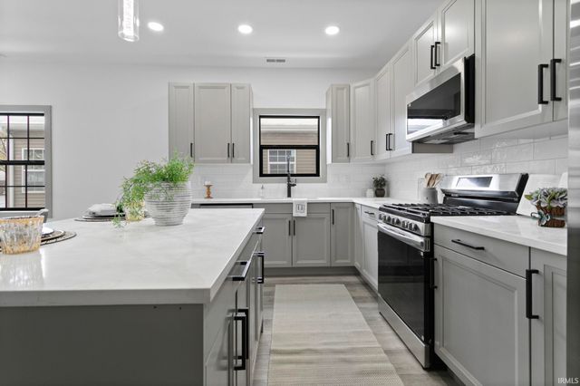 1725 Thornhill Drive, South Bend, IN 46614