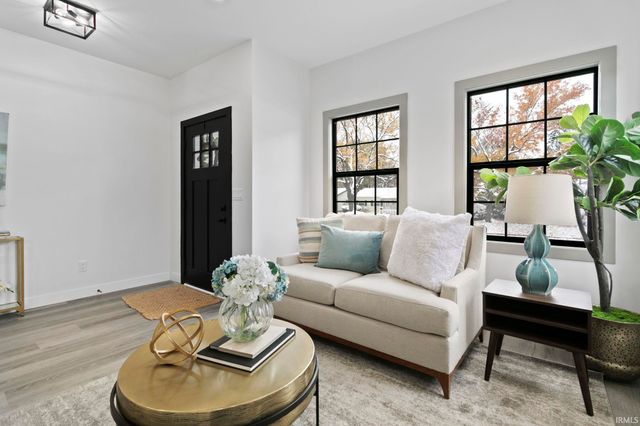 1725 Thornhill Drive, South Bend, IN 46614