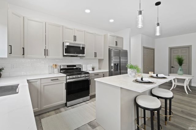 1725 Thornhill Drive, South Bend, IN 46614