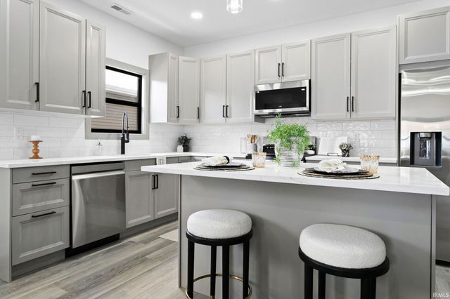 1725 Thornhill Drive, South Bend, IN 46614