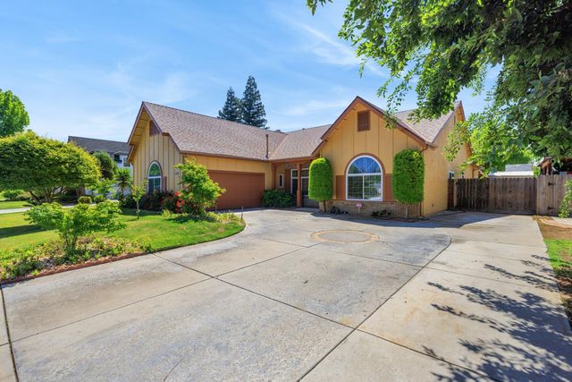 2154 Wrenwood Avenue, Clovis, CA 93611