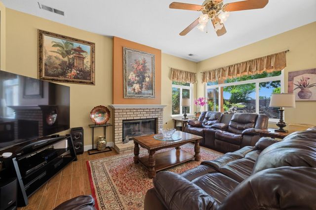 2154 Wrenwood Avenue, Clovis, CA 93611