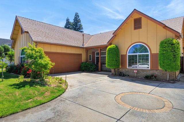 2154 Wrenwood Avenue, Clovis, CA 93611