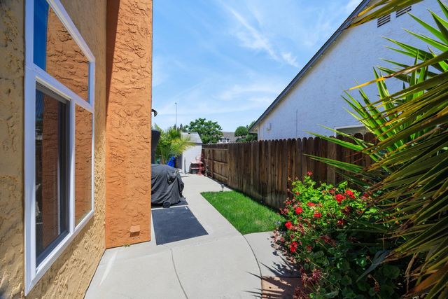 2154 Wrenwood Avenue, Clovis, CA 93611