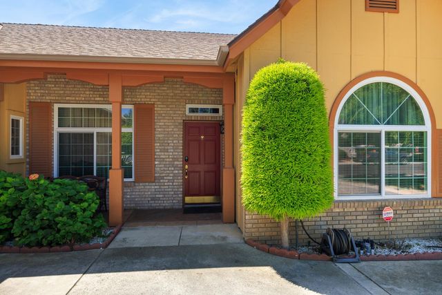 2154 Wrenwood Avenue, Clovis, CA 93611