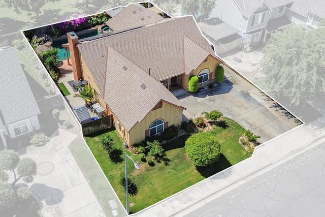 2154 Wrenwood Avenue, Clovis, CA 93611