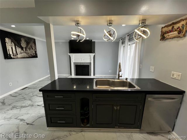 39394 Carrie Drive, Sterling Heights, MI 48313