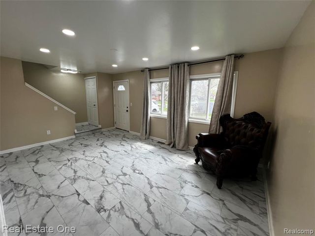 39394 Carrie Drive, Sterling Heights, MI 48313