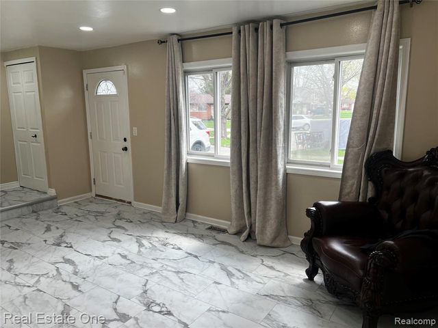 39394 Carrie Drive, Sterling Heights, MI 48313