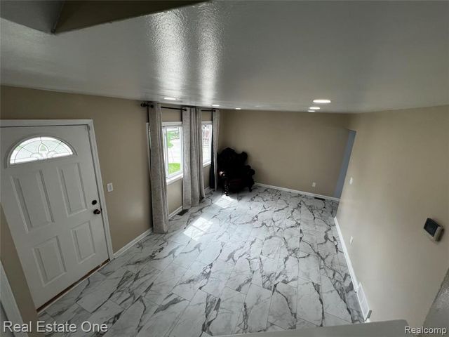 39394 Carrie Drive, Sterling Heights, MI 48313