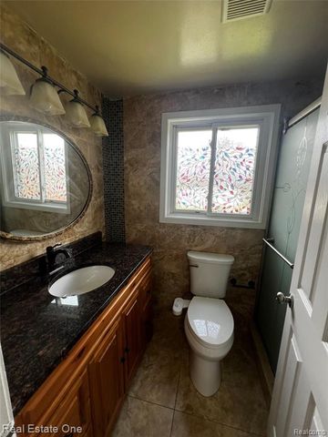 39394 Carrie Drive, Sterling Heights, MI 48313