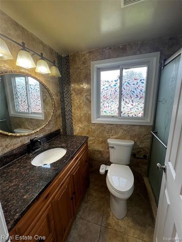 39394 Carrie Drive, Sterling Heights, MI 48313