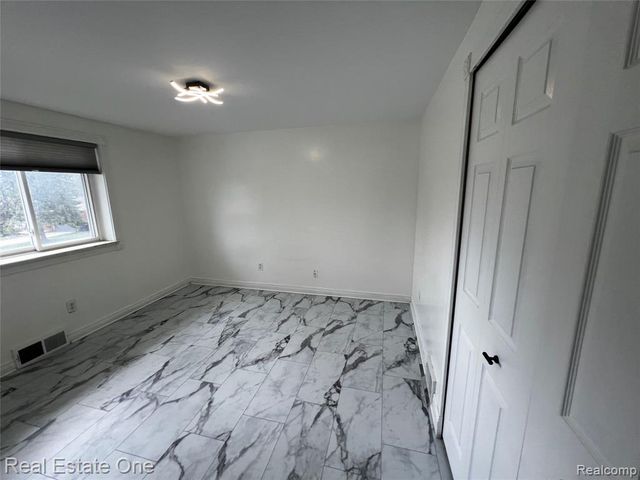 39394 Carrie Drive, Sterling Heights, MI 48313