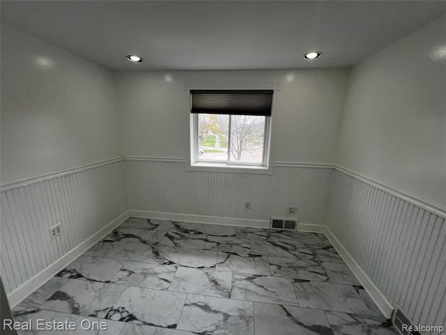 39394 Carrie Drive, Sterling Heights, MI 48313