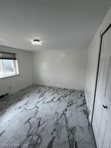 39394 Carrie Drive, Sterling Heights, MI 48313