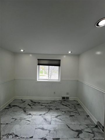 39394 Carrie Drive, Sterling Heights, MI 48313