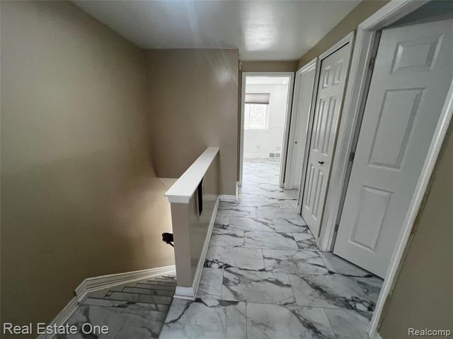 39394 Carrie Drive, Sterling Heights, MI 48313