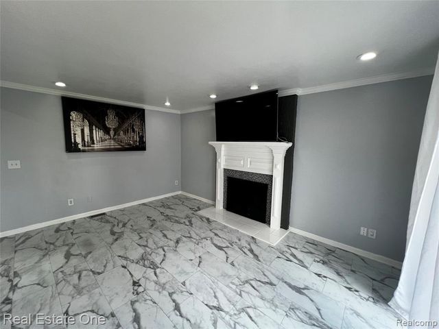 39394 Carrie Drive, Sterling Heights, MI 48313