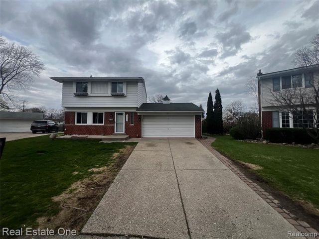 39394 Carrie Drive, Sterling Heights, MI 48313