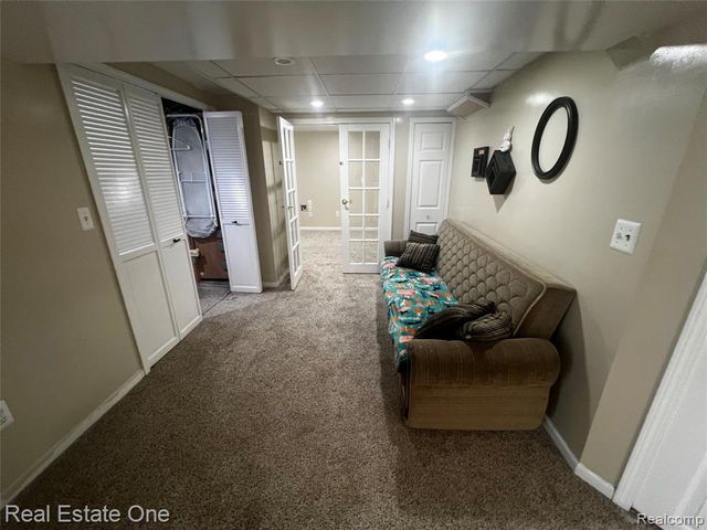 39394 Carrie Drive, Sterling Heights, MI 48313