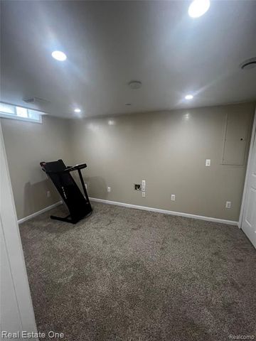 39394 Carrie Drive, Sterling Heights, MI 48313