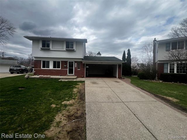 39394 Carrie Drive, Sterling Heights, MI 48313
