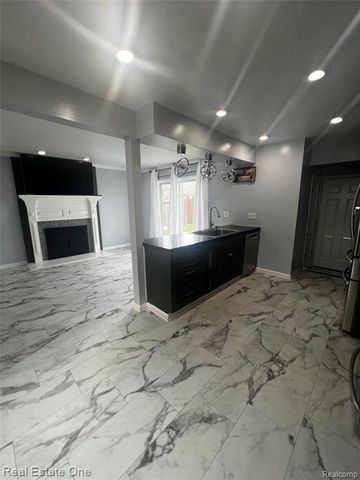 39394 Carrie Drive, Sterling Heights, MI 48313