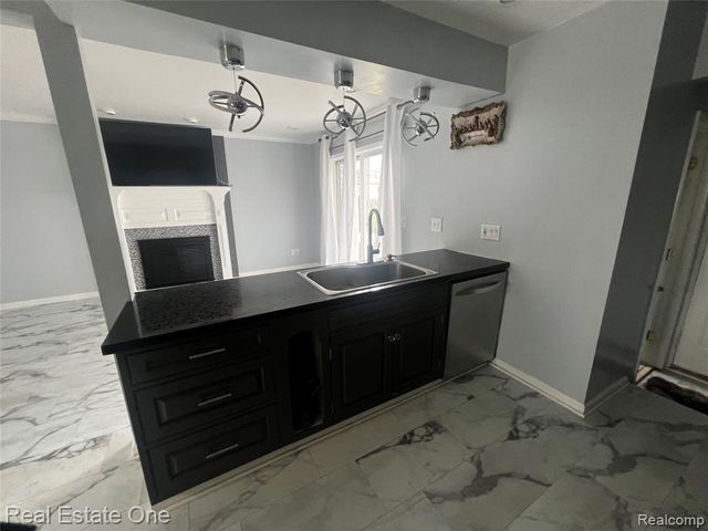 39394 Carrie Drive, Sterling Heights, MI 48313