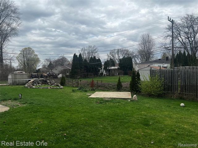 39394 Carrie Drive, Sterling Heights, MI 48313