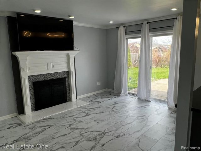 39394 Carrie Drive, Sterling Heights, MI 48313