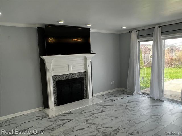 39394 Carrie Drive, Sterling Heights, MI 48313