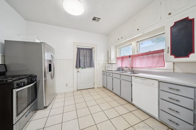 1414 E 8th Street, Okmulgee, OK 74447
