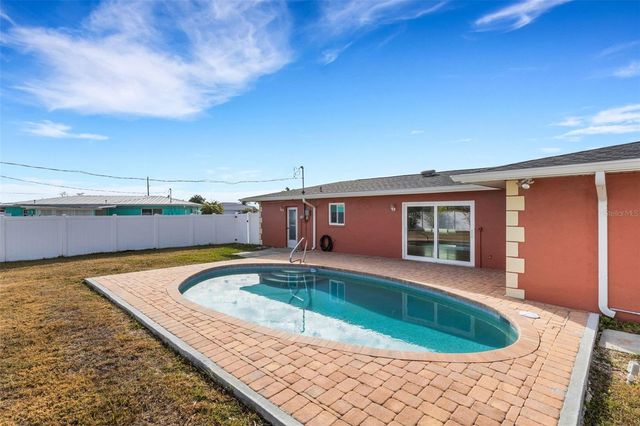 556 MIMOSA AVENUE NW, Port Charlotte, FL 33952