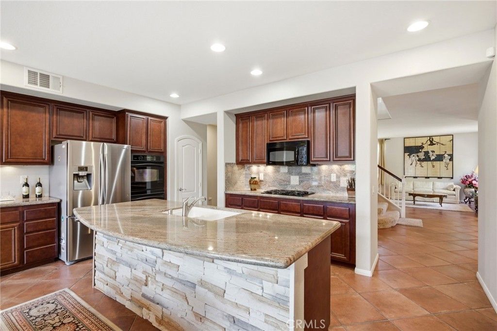 Image 10 of property listing at 28481 Oasis View Circle, Menifee, CA 92584