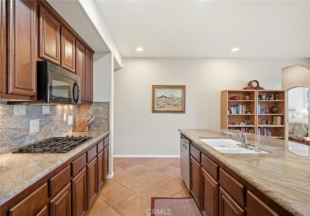 Image 12 of property listing at 28481 Oasis View Circle, Menifee, CA 92584