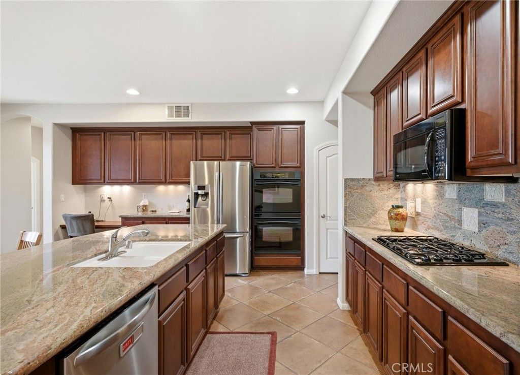 Image 13 of property listing at 28481 Oasis View Circle, Menifee, CA 92584