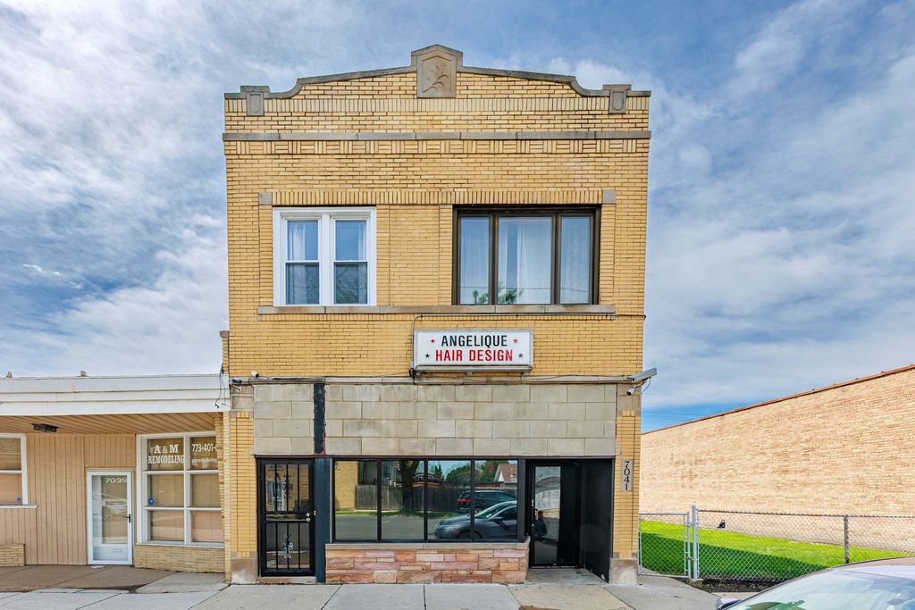 7041 W Addison Street F1, Chicago, IL 60634
