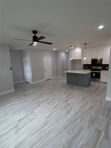 106 Woodard Avenue, Cleburne, TX 76033