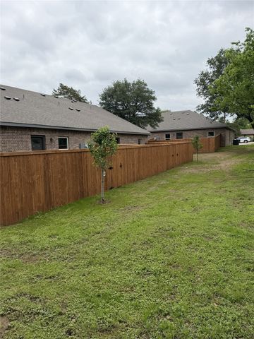 106 Woodard Avenue, Cleburne, TX 76033