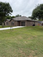 106 Woodard Avenue, Cleburne, TX 76033