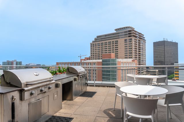 1590 Elmwood Avenue 1109, Evanston, IL 60201