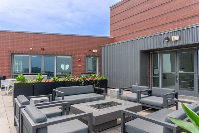 1590 Elmwood Avenue 1109, Evanston, IL 60201