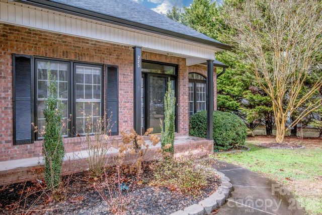 225 Delview Drive, Cherryville, NC 28021