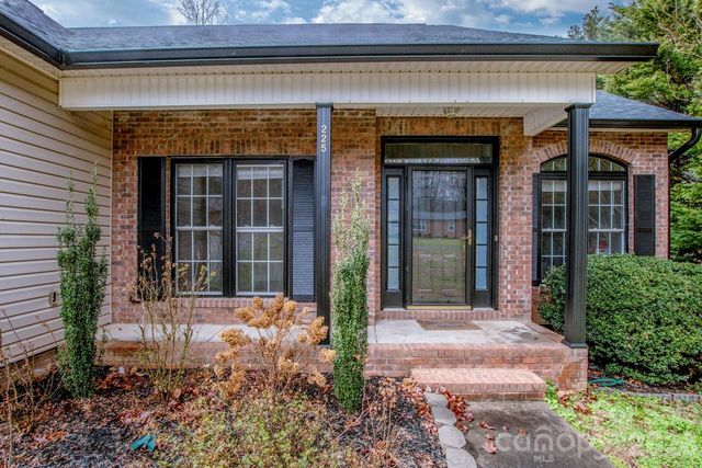 225 Delview Drive, Cherryville, NC 28021