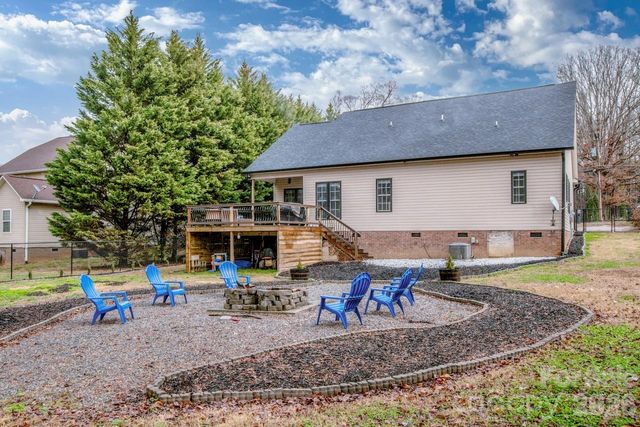 225 Delview Drive, Cherryville, NC 28021